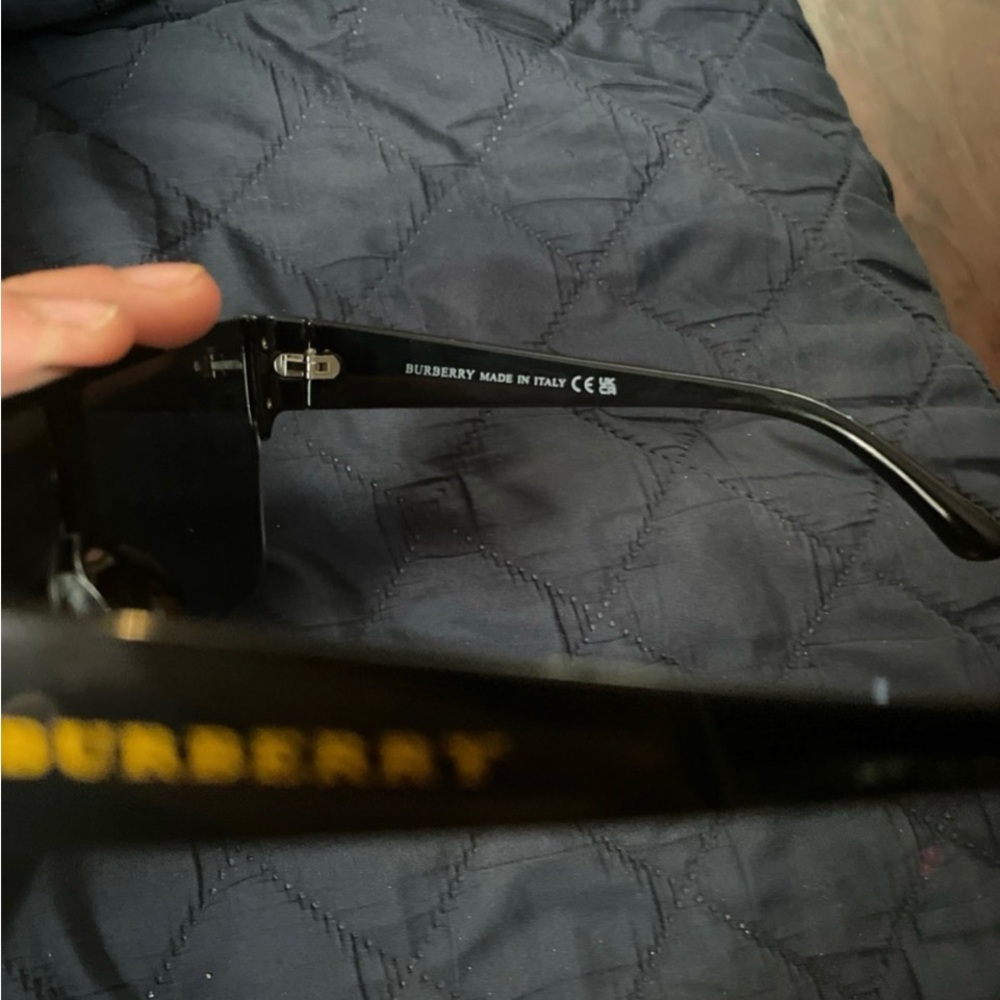 Burberry Oversized Black Sunglasses - Picture 3 of 3